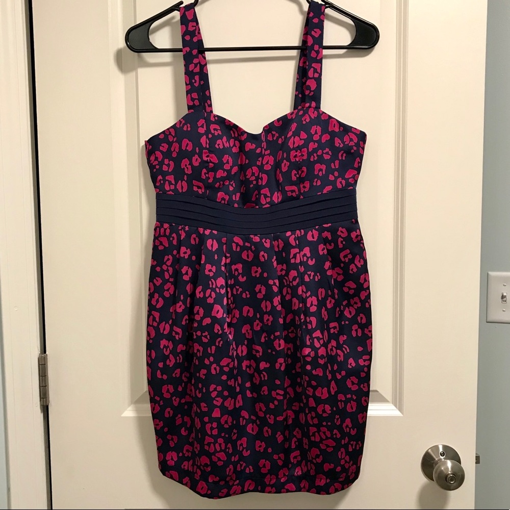 ⭐️MAKE AN OFFER⭐️ Navy & pink floral dress